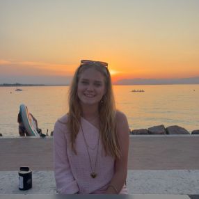 Femke, Oppas in Weert