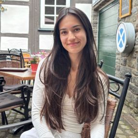 Daphne, Babysitter in Woubrugge