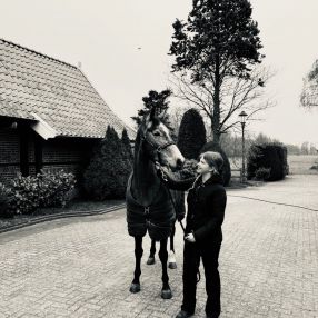 Jasmijn, Babysitter in Vriezenveen