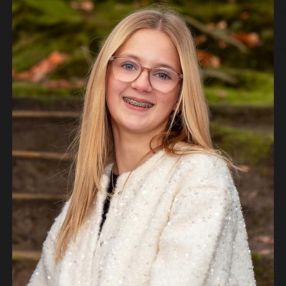 Isara, Babysitter in Wateringen