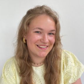 Iris, Babysitter in Oisterwijk
