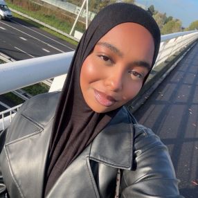 Esmaa, Babysitter in Gorinchem