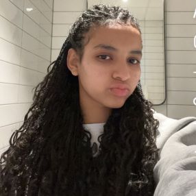 Kuju, Babysitter in Zevenaar