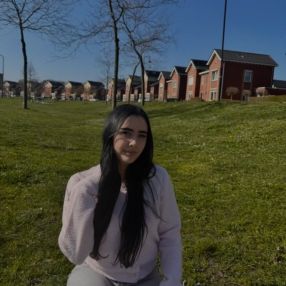 Jara, Oppas in Gennep