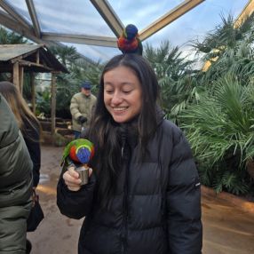 Yuna, Oppas in Roelofarendsveen