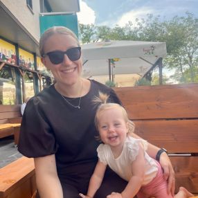 Emmee, Babysitter in Almelo