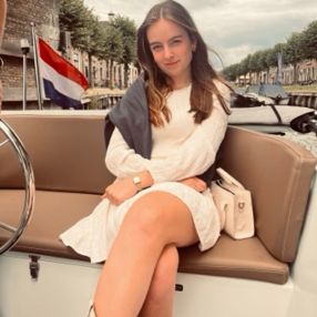 Erlina, Babysitter in Nunspeet