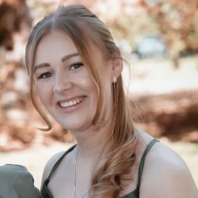 Sterre, Babysitter in Geldrop