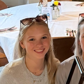 Demi, Oppas in Almelo