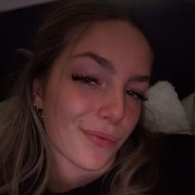 Anouk, Babysitter in Zuidland