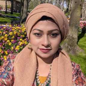 Esrat Jahan, Oppas in Hengelo