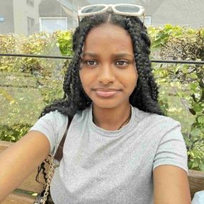 Tehaguas, Babysitter in Oosterwolde