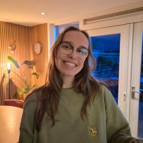 Esma, Babysitter in Kudelstaart
