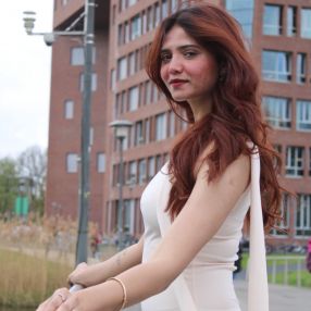 Mansi, Babysitter in Wageningen