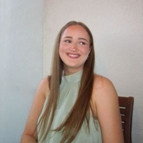 Ajla, Babysitter in Malden