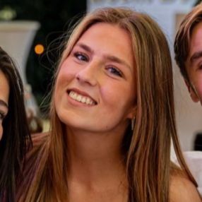 Roos, Oppas in Ouderkerk aan de Amstel