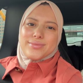 Asma, Oppas in Hoofddorp