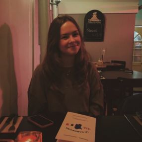 Loïs, Oppas in Brummen