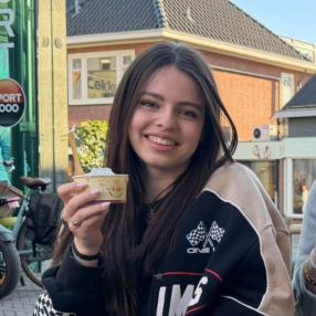 Luna, Babysitter in Doetinchem
