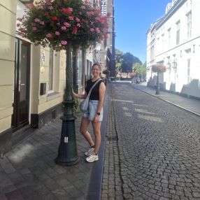 Fleur, Oppas in 's-Gravendeel
