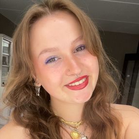 Roos, Oppas in Zevenaar