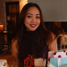 Sarah, Oppas in Schagen