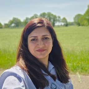 Sana, Gezin in Enschede