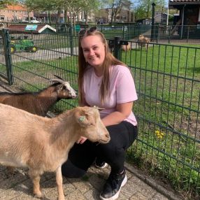 Roos, Babysitter in Nieuw-Lekkerland