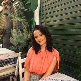 Elena, Babysitter in Bussum