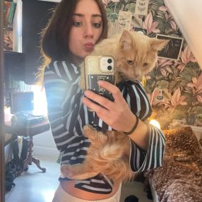 Dewi, Babysitter in Anna Paulowna