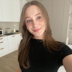 Paulína, Oppas in Laren