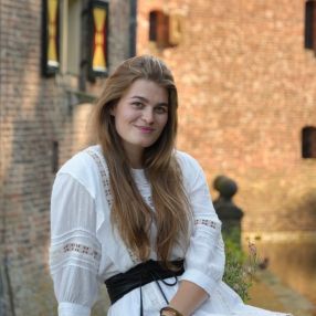 Fleur, Oppas in Breukelen