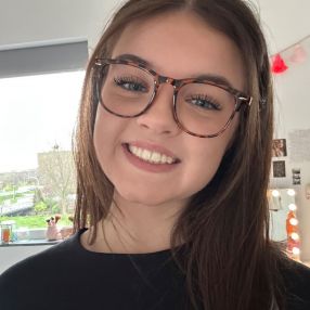 Roos, Babysitter in Delfgauw