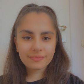Sara, Oppas in Echt-Susteren