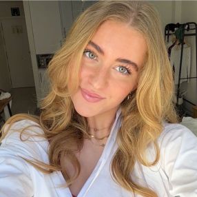 Elle, Oppas in Oranjewoud