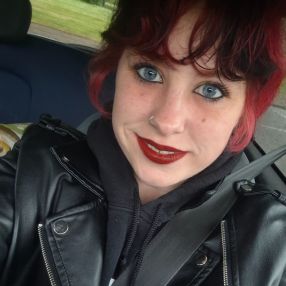 Donna-Jane, Oppas in Almelo