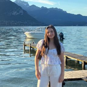 Clare, Babysitter in Heerlen