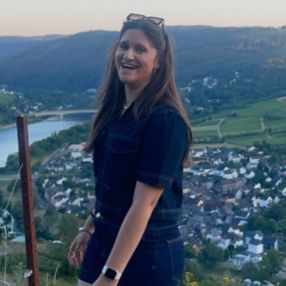 Yaslynn, Babysitter in Steenbergen