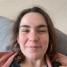 Rhiannon, Babysitter in Weesp