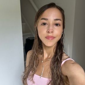 Bella, Babysitter in Bergen