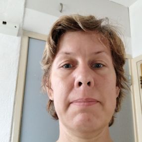 Elvira, Babysitter in Schoonoord