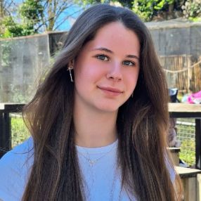 Nienke, Babysitter in Hoensbroek
