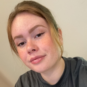 Iris, Babysitter in Zaltbommel