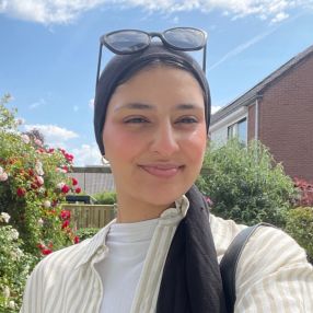 Namira, Oppas in Ridderkerk