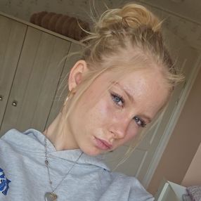 Amber, Babysitter in Dokkum