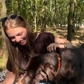 Simone, Babysitter in Drunen