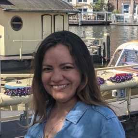 Karent, Babysitter in Den Haag