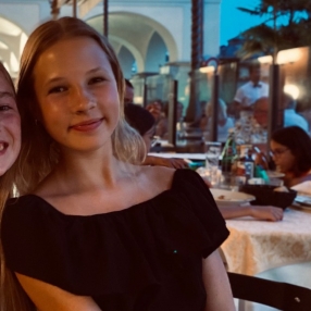 Elysa, Babysitter in Voorburg