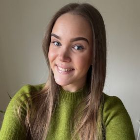 Eline, Babysitter in Heerenveen