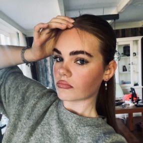 Viënna, Oppas in Bovenkarspel